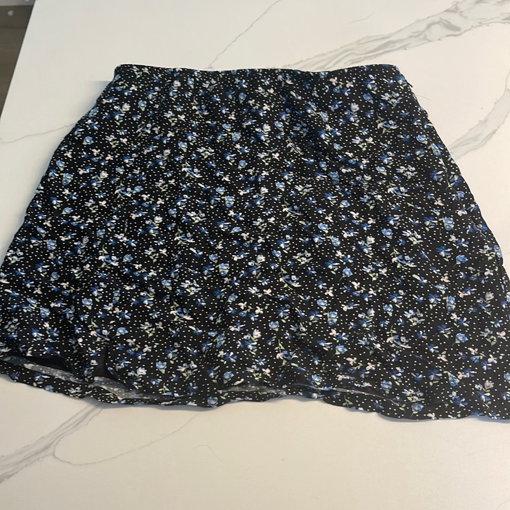 AE Black Floral Skirt Medium